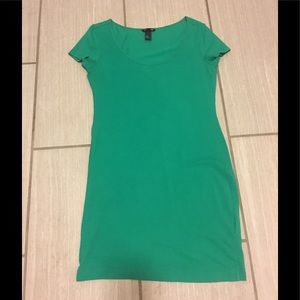 H&M Emerald Green Scoop Neck Basic Tee Dress! ☘️